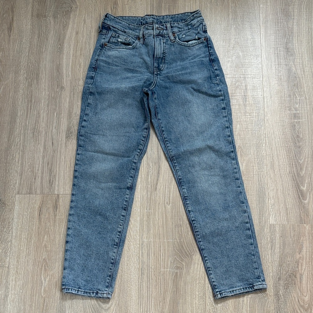 Old Navy High-Rise Tapered Jeans in Medium Wash Blue- Size 2